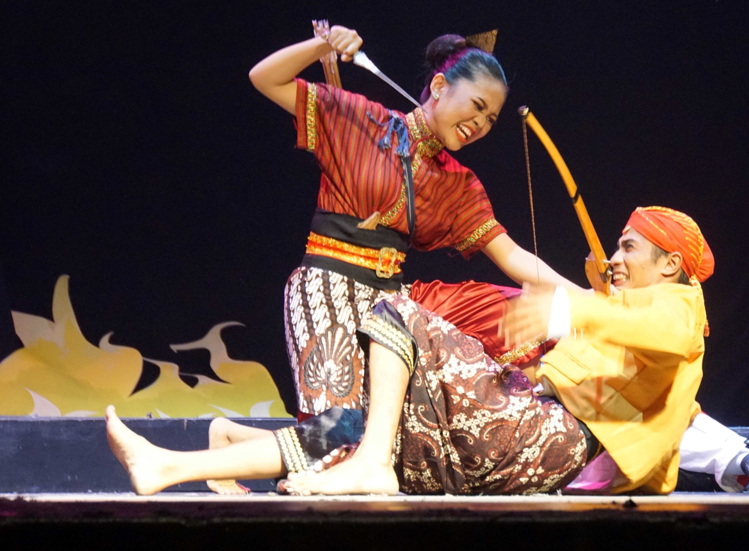 Titikane drama modern & tradisional dalam Bahasa Jawa
